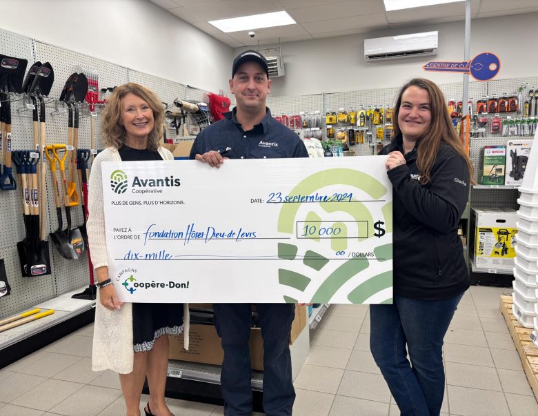 Remise d’un chèque corporatif à la Fondation Hôtel-Dieu de Lévis.