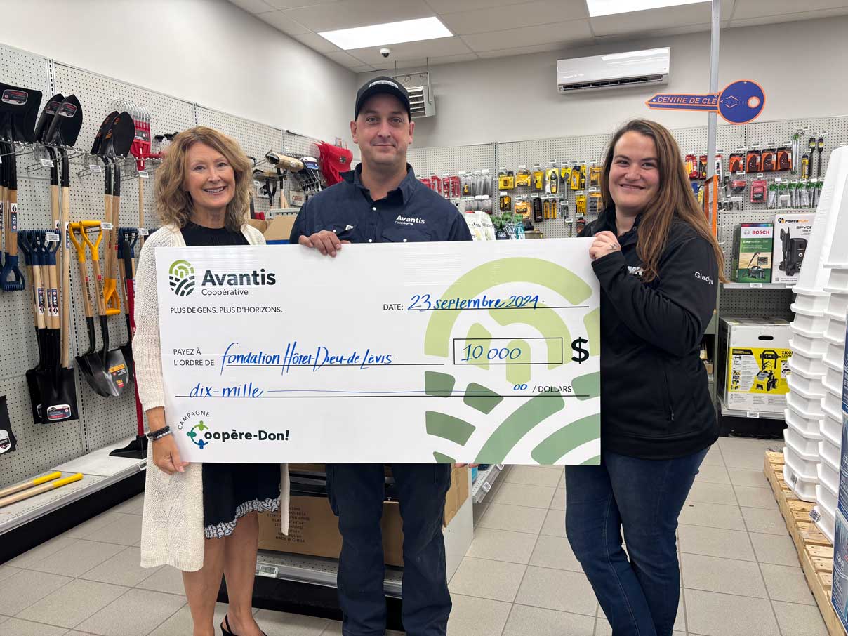 Remise d’un chèque corporatif à la Fondation Hôtel-Dieu de Lévis.